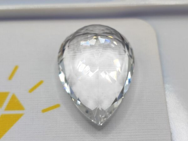 Quartz 29.50 Carats - The Fine Gems natural quartz pear cut 29.50 Carats - The Fine Gems