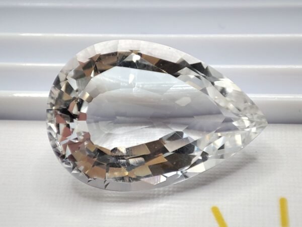 Quartz 29.50 Carats - The Fine Gems natural quartz pear cut 29.50 Carats - The Fine Gems