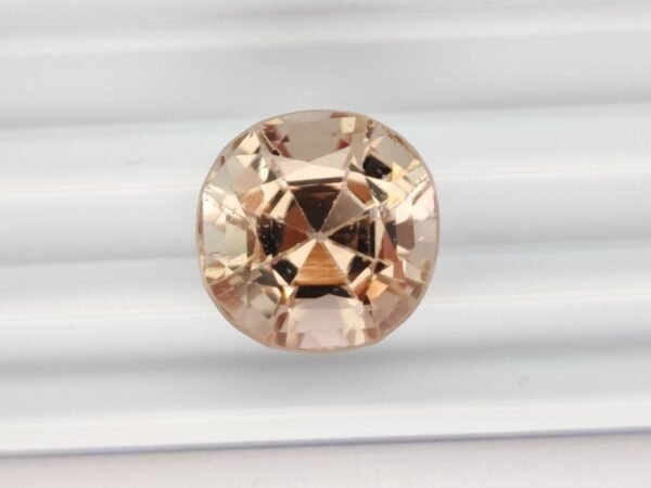 Natural topaz gemstone - round cut