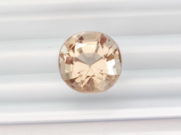 Natural topaz gemstone - round cut