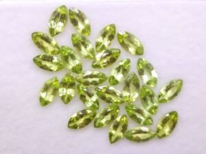 Péridot 9.70 Carats - The Fine Gems Natural peridot gemstone , marquise cut - green gemstone