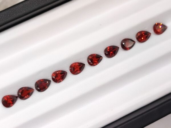 Pear cut natural red precious gemstone from mozambique - natural garnet calibrated