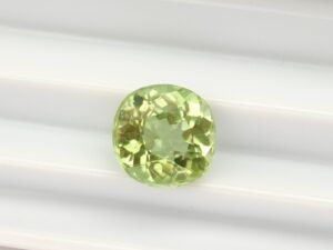 Peridot 2.29 Carats - The Fine Gems Peridot 2.29 Carats - The Fine Gems - antique cushion cut - precious gemstone from myanmar