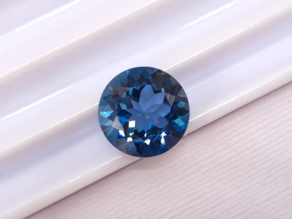 London blue topaz 2.96 Carats - The Fine Gems - round cut gemstone - brazil