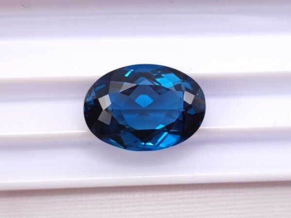 London blue Topaz 7.18 Carats - The Fine Gems - oval cut - superb blue precious gemstone from brazil
