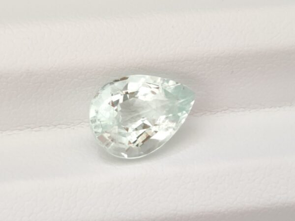natural Aquamarin pear cut from brazil