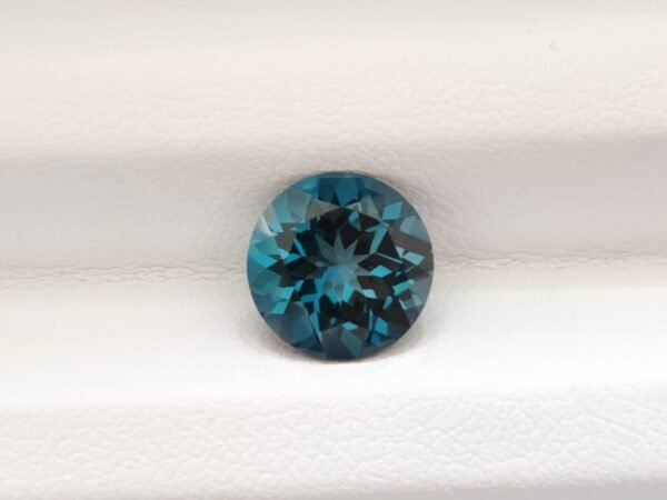 Round brillant cut London blue topaz