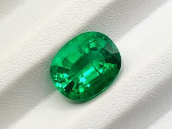 oval cut beautiful lab grown emerald hydrothermal