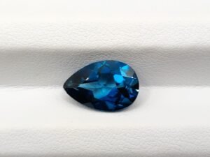 Pear cut London blue topaz from brazil - gemstone for collection and jewelry