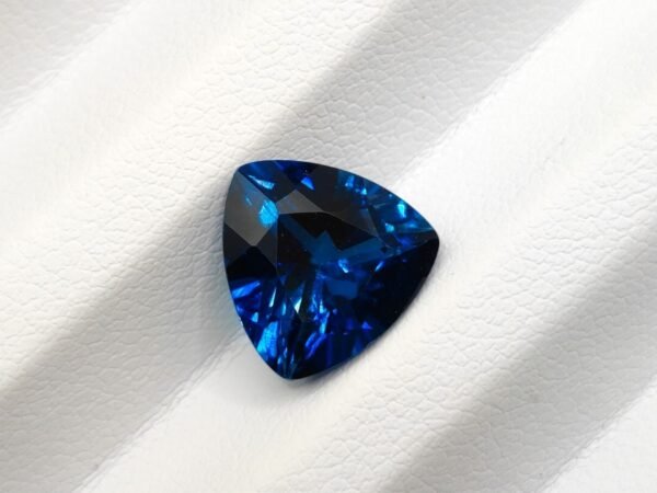 London blue topaz 4.58 Carats - The Fine Gems - trillon cut gemstone for jewelry and collection.
