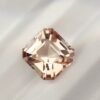 Imperial Topaz 12.53 Carats Topaze impériale 12.53 Carats taille octogonale aux reflets champagne et pêche