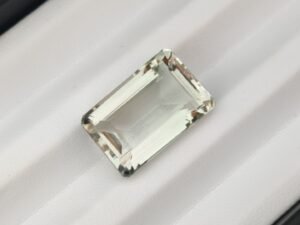 Prasiolite 18.49 Carats - The Fine Gems Prasiolite 18.49 Carats - The Fine Gems - Taille émeraude - pierre fine lumineuse pour joaillerie et collection.