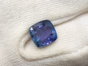 Tanzanite 3.53 Carats - The Fine Gems Tanzanite naturelle 3.53 carats taille coussin bleu-violet non traitée