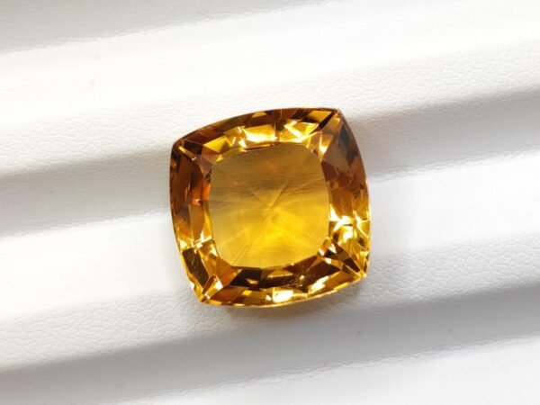 Citrine 20.02 Carats - The Fine Gems - taille coussin - gemme précieuse du bresil