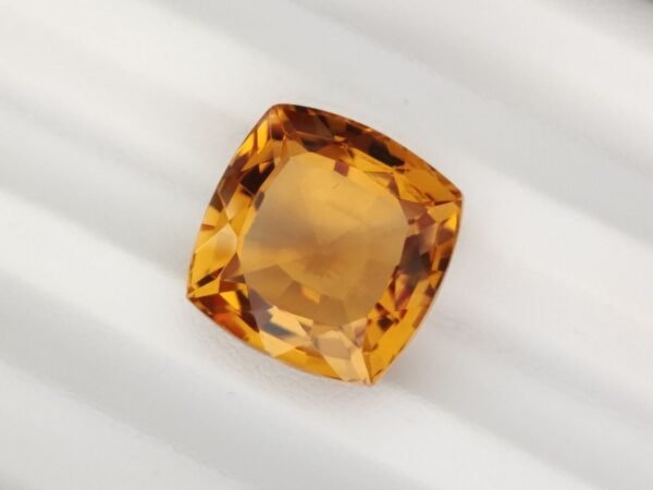 Citrine 20.02 Carats - The Fine Gems - taille coussin - gemme précieuse du bresil