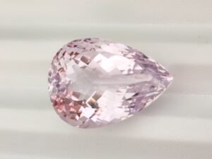 Améthyste Rose de france naturelle - gemme fine couleur lavande pour joaillerie et collection - Taille poire à facettes - The Fine Gems