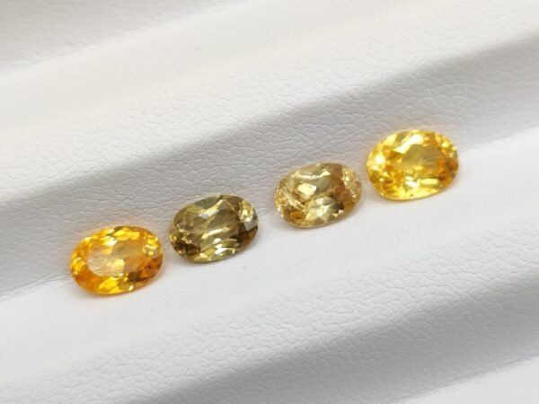 Zircons naturels 4.02 Carats - The Fine Gems Lot de zircons naturels 4.02 carats taille ovale facettée aux couleurs dorées
